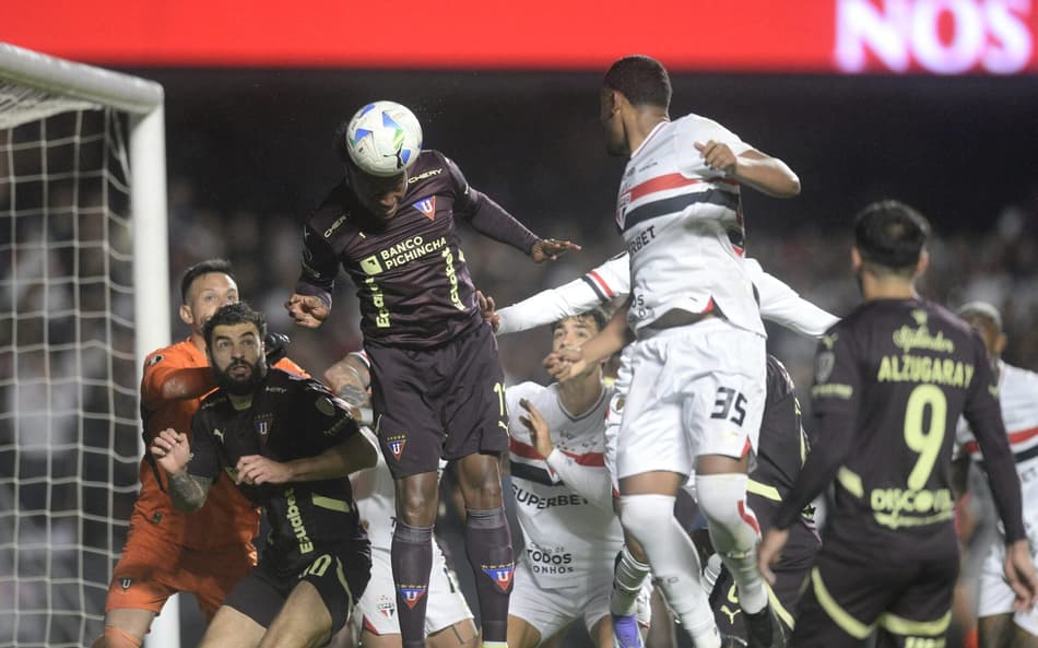 Gonzalo Valle goleiro LDU x São Paulo Libertadores