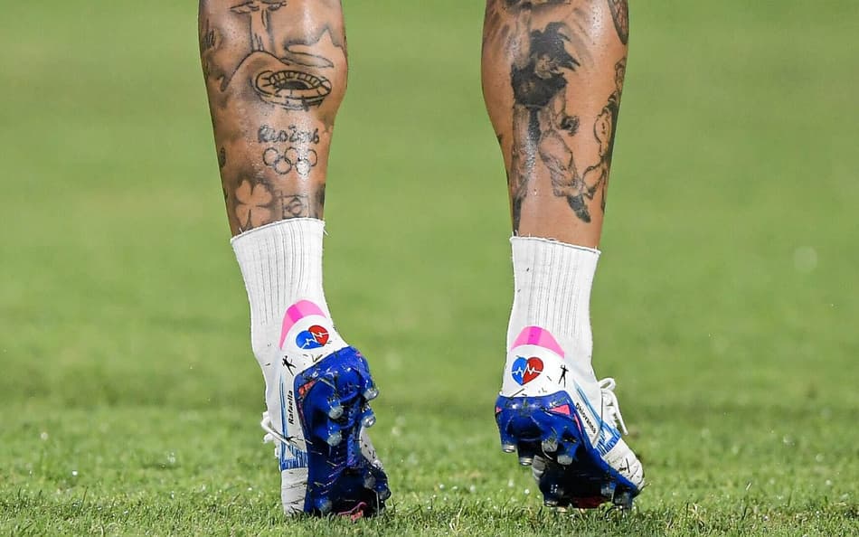 Chuteiras de Gabigol, em Flamengo 0 x 0 Cruzeiro, no Maracanã (Foto: Thiago Ribeiro/Cruzeiro)