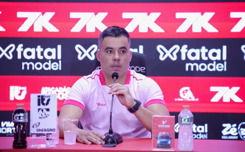Jair Ventura em entrevista coletiva depois da partida contra o Ceará (Foto: Marcio Jose/AGIF)