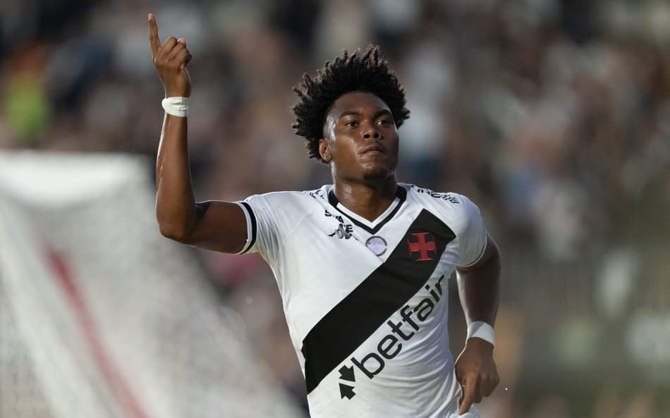 GB virou herói do Vasco em jogão contra o Vitória (Foto: Jorge Rodrigues/AGIF)