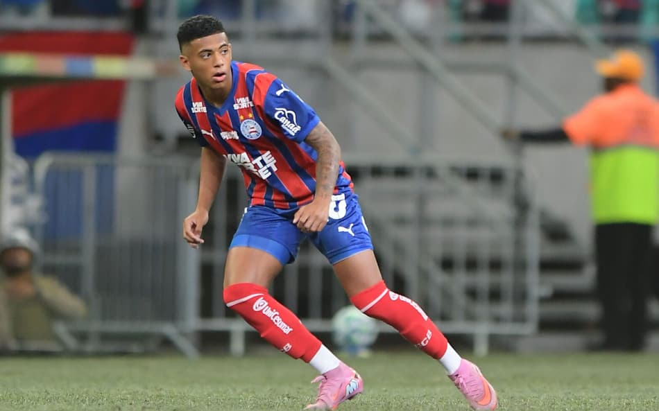 Kauê Furquim em ação contra o Flamengo (Foto: Jhony Pinho/AGIF)