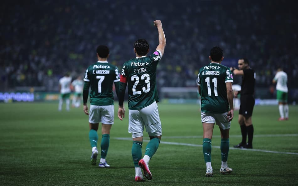 Palmeiras comemora gol de Raphael Veiga diante do Juventude (Foto: Ettore Chiereguini/AGIF)