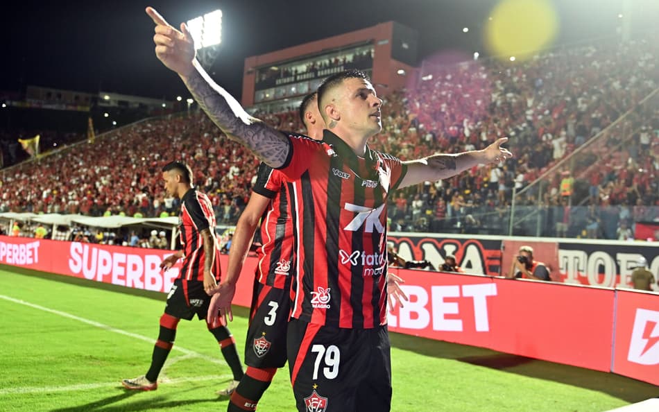 Melhores momentos: Vitória bate o Bahia, quebra tabu em Ba-Vis e segue vivo no Brasileirão