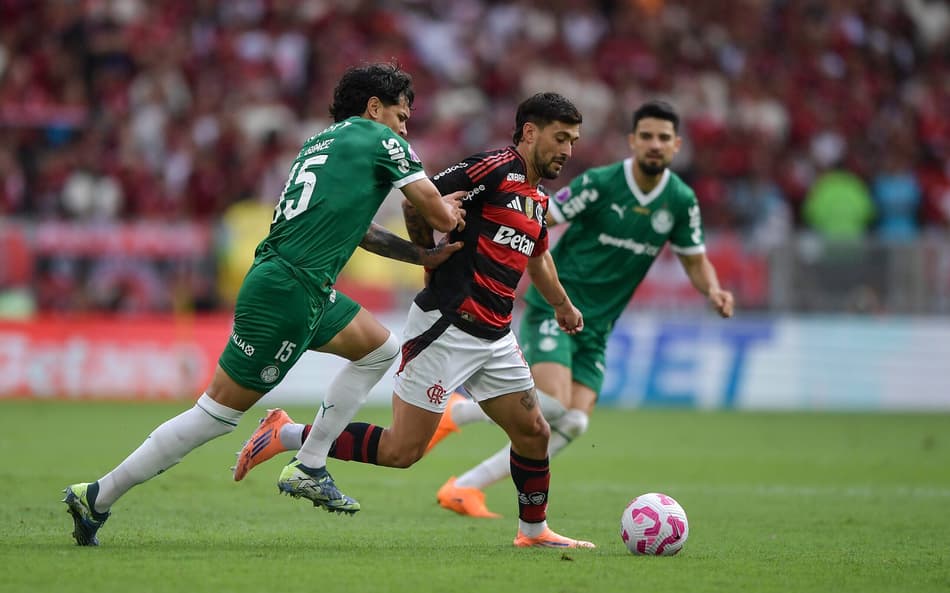 Flamengo e Palmeiras se enfrentaram neste domingo (19) (Foto: Thiago Ribeiro/AGIF)