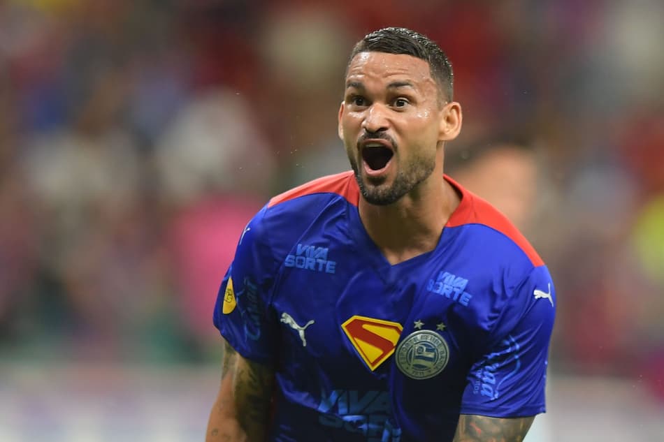 Willian José comemora gol contra o Grêmio (Foto: Jhony Pinho/AGIF)