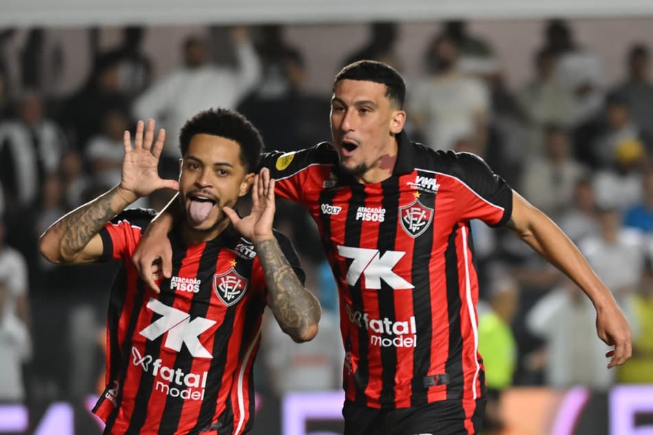 Vitória respirou após vencer o Santos (Foto: Jota Erre/AGIF)
