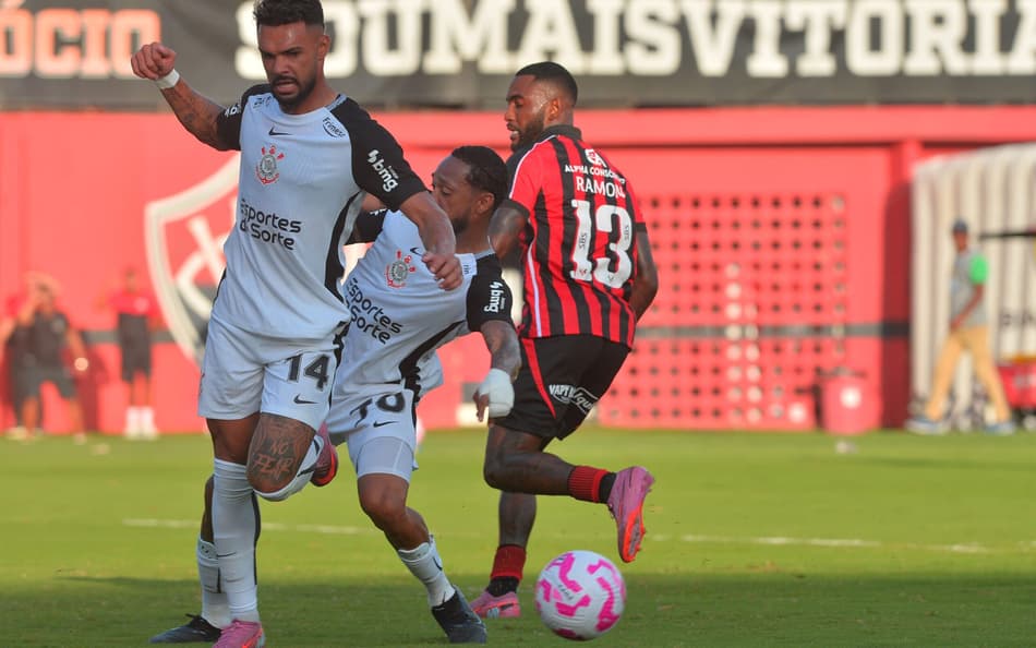 Raniele e José Martínez recebram amarelo em empate entre Corinthian e vitória