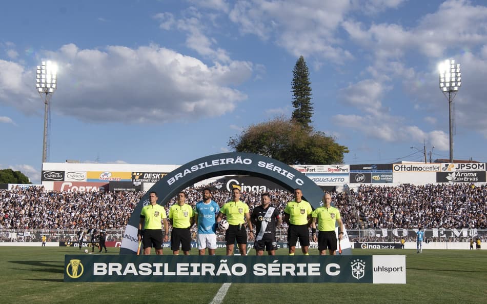 Ponte Preta venceu o Londrina no Estádio Moisés Lucarelli. (Foto: Anderson Romão/AGIF)