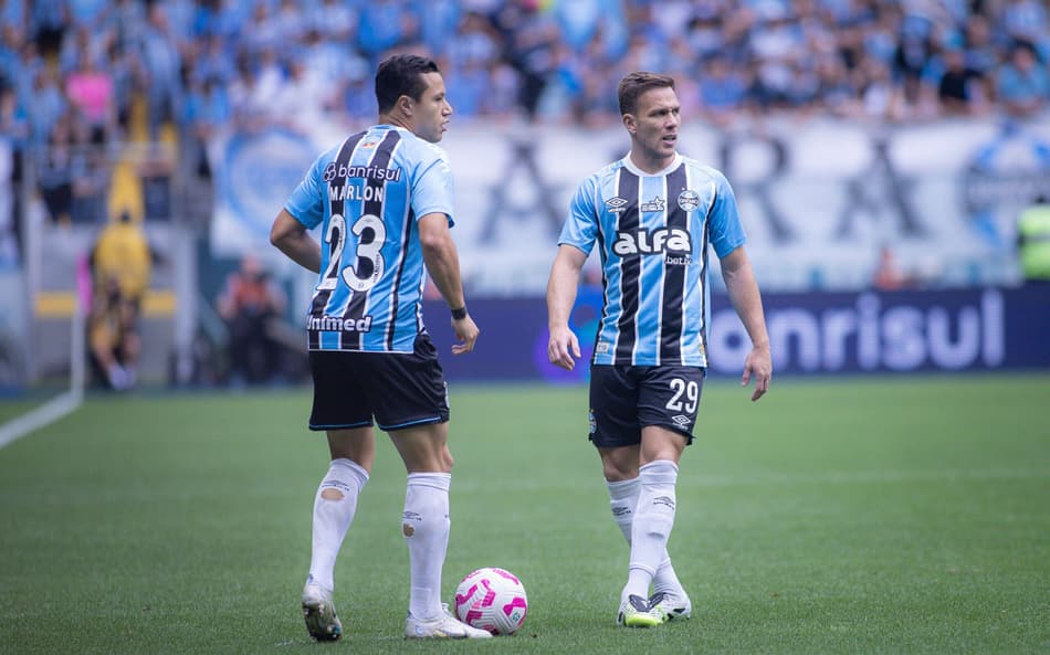 Arthur sonha com retorno à Seleção (Foto: Maxi Franzoi/AGIF)