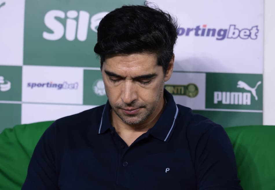 Abel desabafa sobre arbitragem e sobe o tom com quem diz que Palmeiras é beneficiado: 'Narrativa hipócrita'