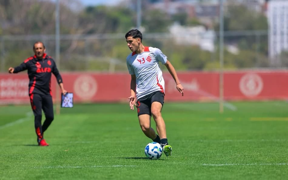 Alisson, lateral-esquerdo do Internacional