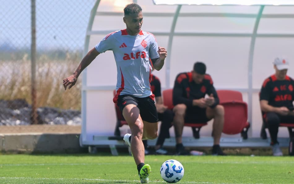 Com quadro de lombalgia, Alan Patrick desfalca Internacional