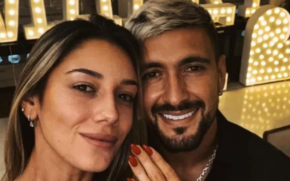 Arrascaeta e sua esposa Camila Bastiani