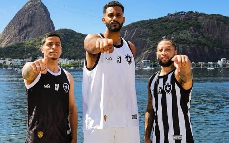 Atletas com novo uniforme da temporada 25-26 do Botafogo (Foto: BFR)