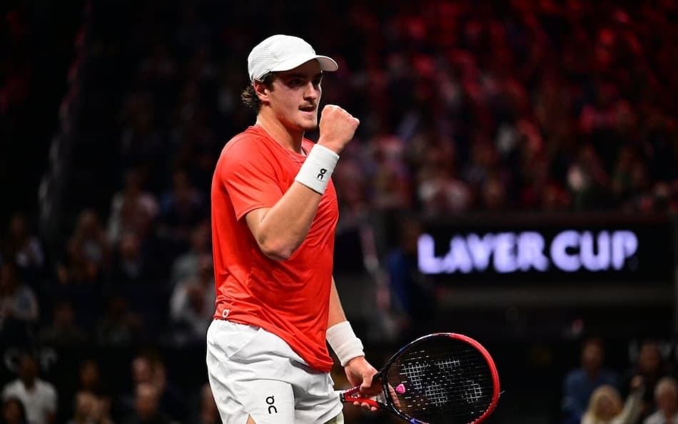 João Fonseca na vitória na estreia da Laver Cup (Foto: Divulgação)