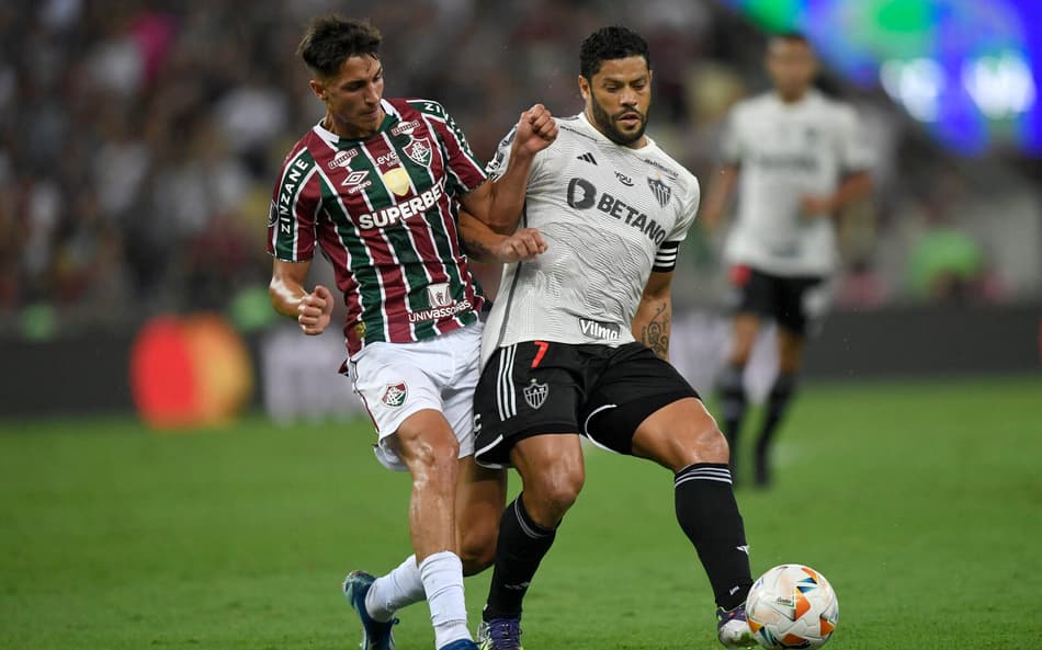 Facundo Bernal e Hulk em Fluminense x Atlético-MG, no Maracanã, pela Libertadores