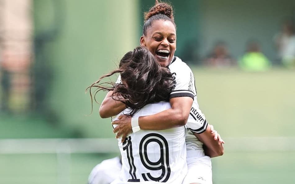 Jogadoras do Botafogo comemoram gol contra o Vasco no Carioca Feminino (Foto: Arthur Barreto/BFR)