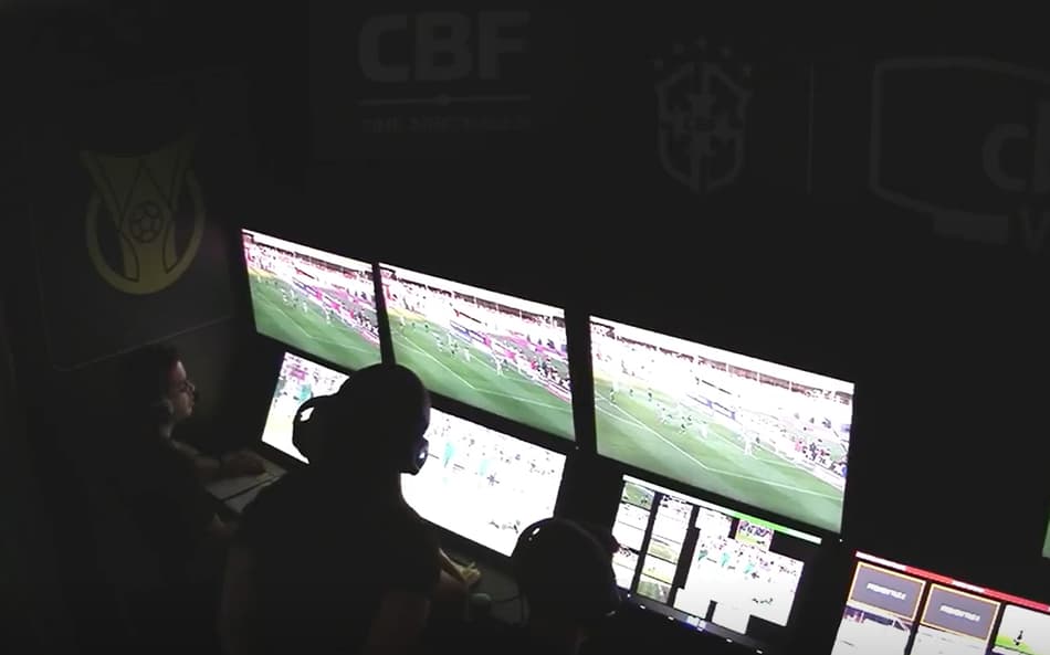 VAR sobre lance em São Paulo x Palmeiras (Foto: reprodução CBF)