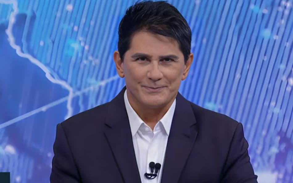 Cesar Filho, apresentador do jornal nacional SBT Brasil