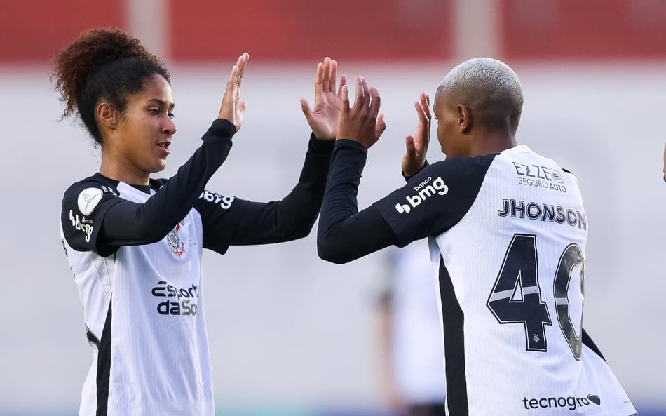 Gi Fernandes e Jhonson, do Corinthians, comemoram gol na Libertadores Feminina (Foto: Staff Images Woman/Conmebol)