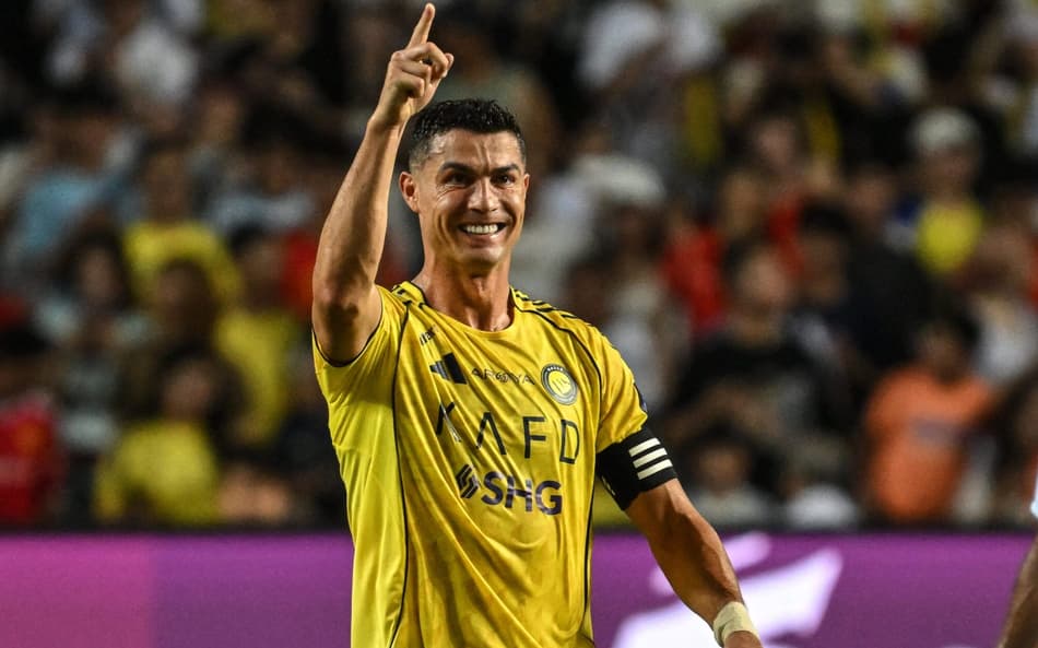 Cristiano Ronaldo comemora gol do Al-Nassr sobre o Al-Ahli, na Supercopa Saudita