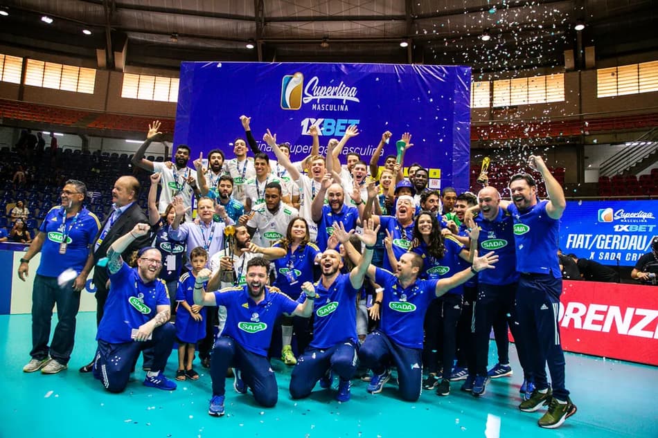 Elenco Sada Cruzeiro campeão da Superliga 2021-22 (Foto: Eliezer Esportes/MTC)