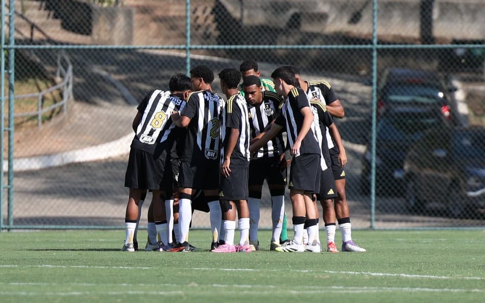 Equipe sub-17 do Atlético (Foto: Daniela Veiga / Atlético)