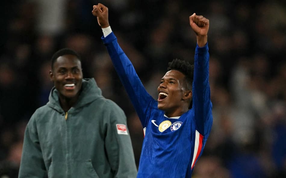Estêvão comemora primeiro gol marcado pelo Chelsea