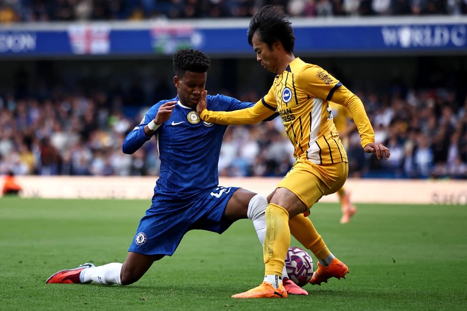 Estêvão marca Mitoma no duelo entre Chelsea e Brighton, pela Premier League