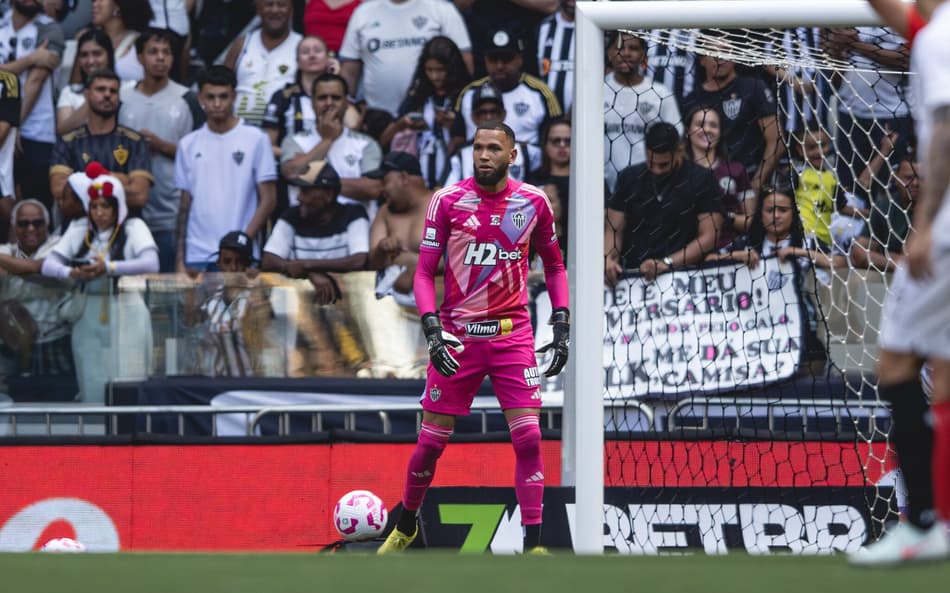 Éverson na partida contra o Ceará (Foto: Pedro Souza / Atlético)