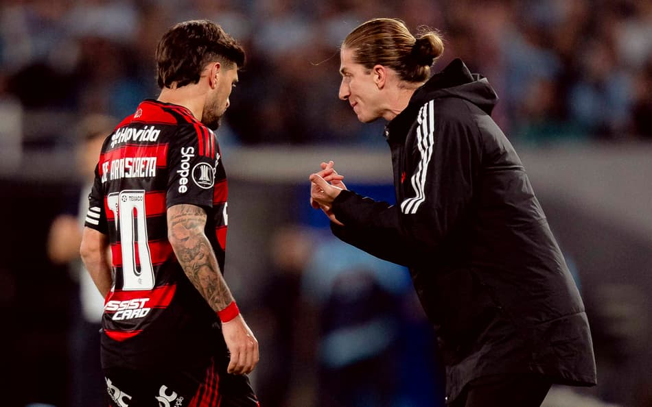 Filipe Luis e Arrascaeta em Flamengo x Racing (Foto: Adriano Fontes/Flamengo)