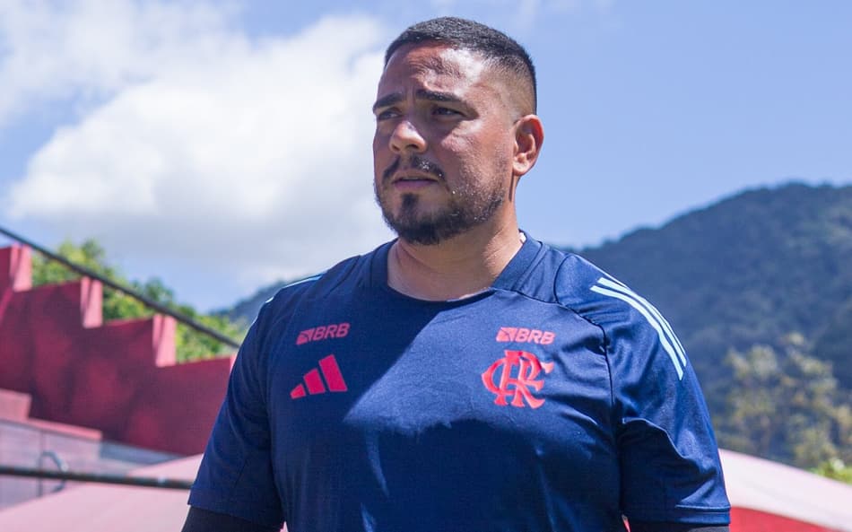 Filipe Torres comanda o Flamengo na final do Carioca Feminino Sub-20 (Foto: Mariana Sá/Flamengo)