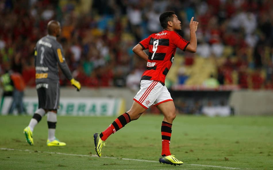 LANCEPRESS! - (Brazil Out) - Rio de Janeiro - 22.10.2013 - Foto de Bruno de Lima/Lancepress!/AFP - Copa do Brasil - Flamengo x Botafogo - Local: Maracanã NF Hernane marca o primeiro gol para o Flamengo