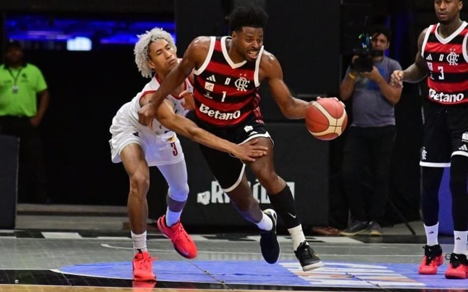 Flamengo contra Pato Basquete no torneio de abertura do NBB (Foto: João Pires/LNB)