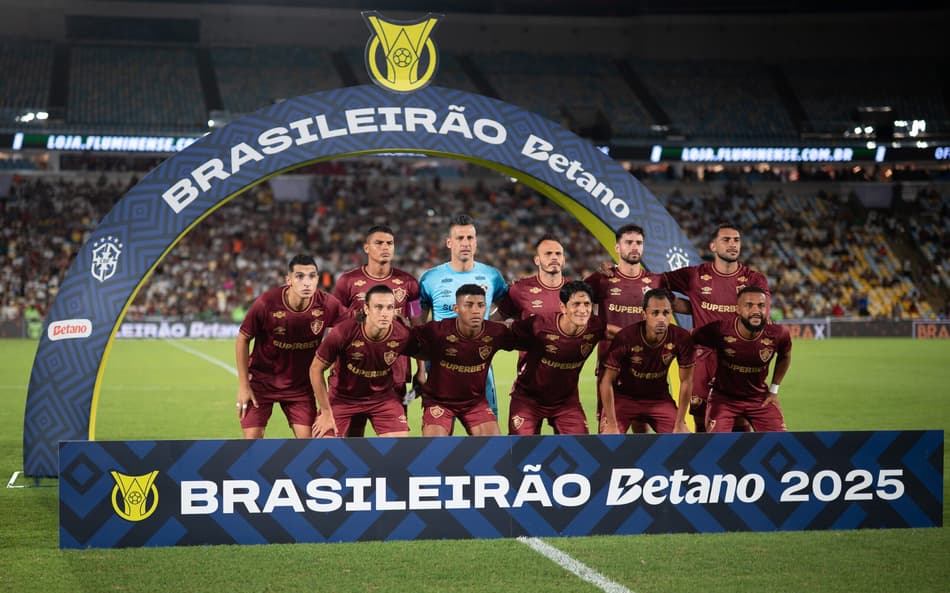 Time do Fluminense em campo para a partida contr ao Juventude pelo Brasileirão (Foto: Jorge Rodrigues/AGIF)