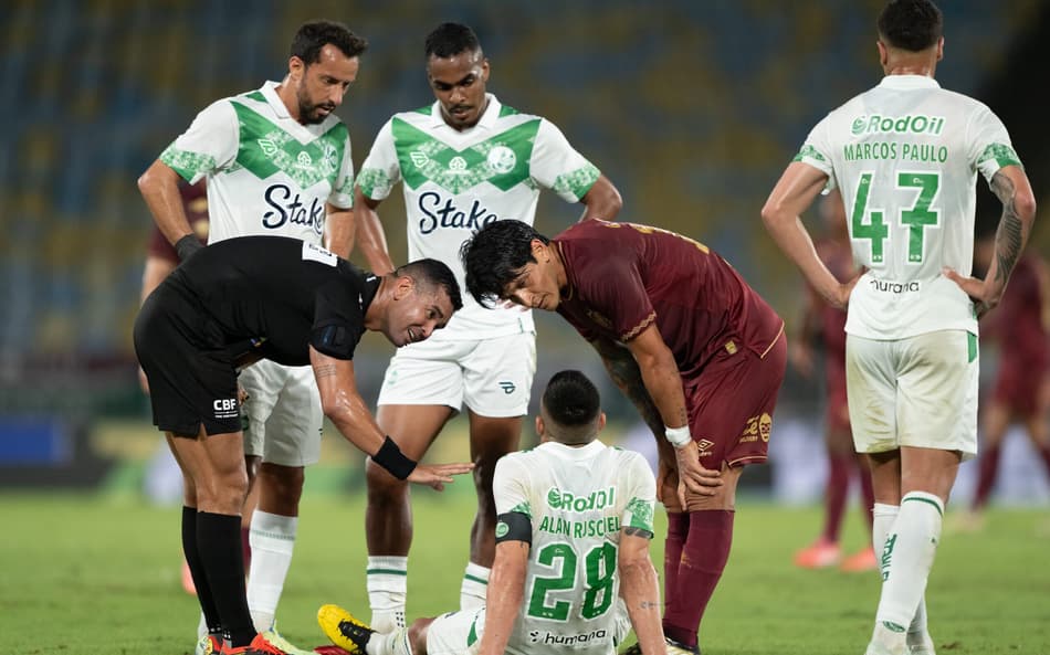 Fluminense e Juventude foi marcado por polêmica de arbitragem (Foto: Jorge Rodrigues/AGIF)