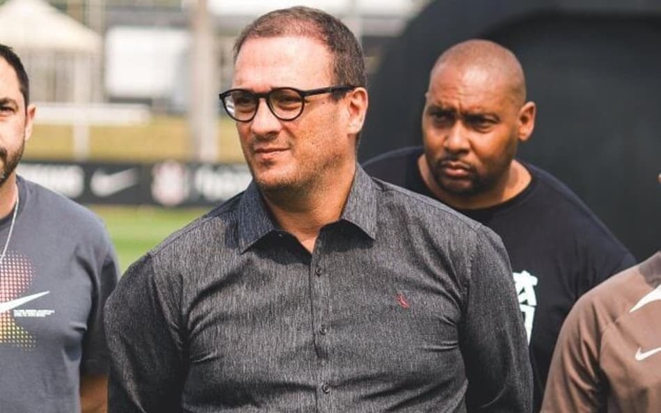Diretoria anunciou desligamento de Alex Brasil (Foto: Reprodução/Corinthians)