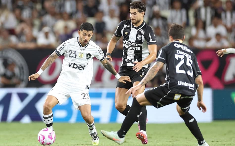 Santi Rodríguez em ação na vitória do Bottafogo sobre o Ceará (Foto: Vítor Silva/Botafogo)