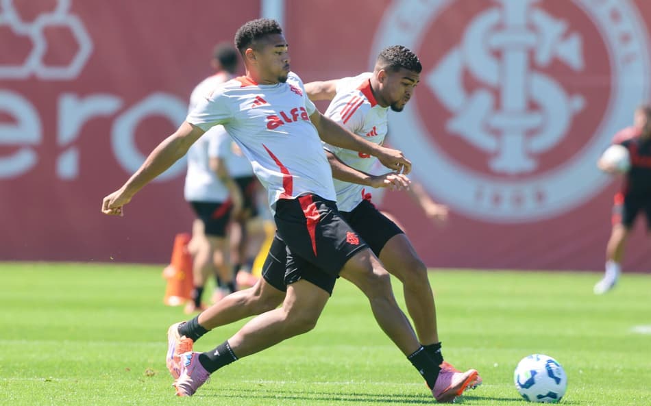 Gustavo Prado e Victor Gabriel em treino do Internacional