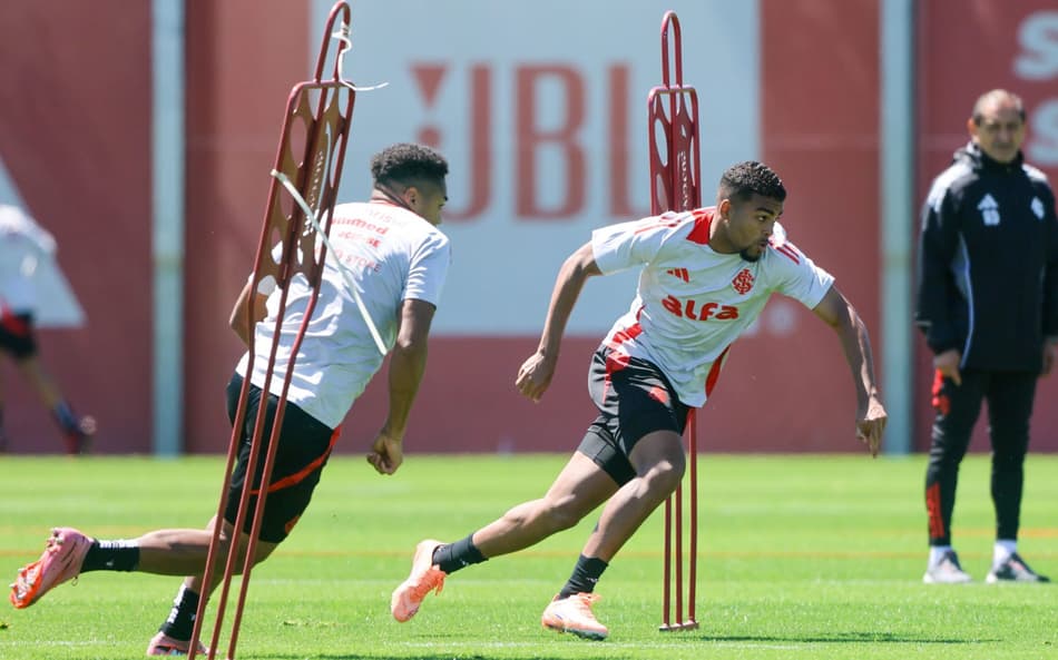 Gustavo Prado e Victor Gabriel em treino do Internacional