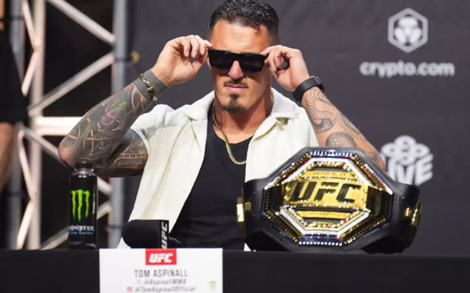 Tom Aspinall em coletiva no UFC (Foto: Reprodução)