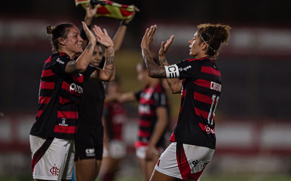 Gláucia e Cristiane comemoram gol pelo Flamengo no Brasileirão Feminino (Foto: Paula Reis/Flamengo)