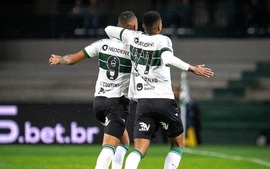 Gustavo Coutinho Iury Castilho Coritiba Botafogo-SP gol comemoração