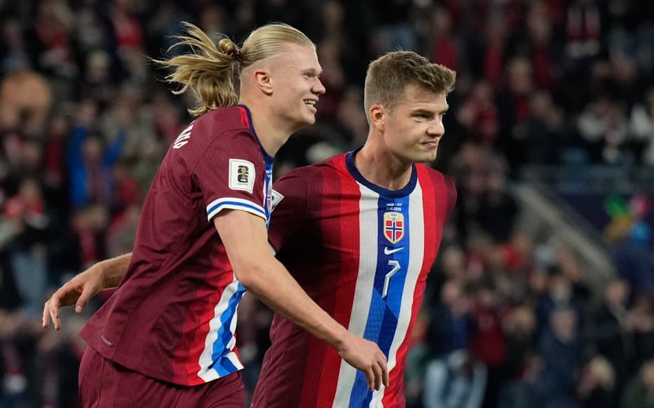 Haaland comemorando o gol marcado contra Israel (Foto: Fredrik Varfjell/AFP)
