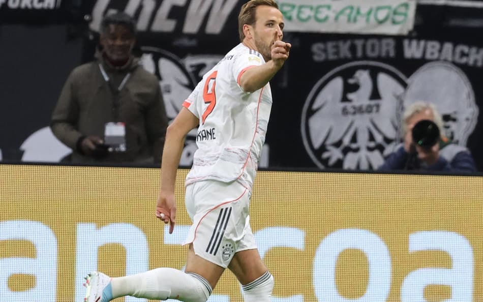 Harry Kane comemora gol marcado pelo Bayern sobre o Frankfurt, pela Bundesliga