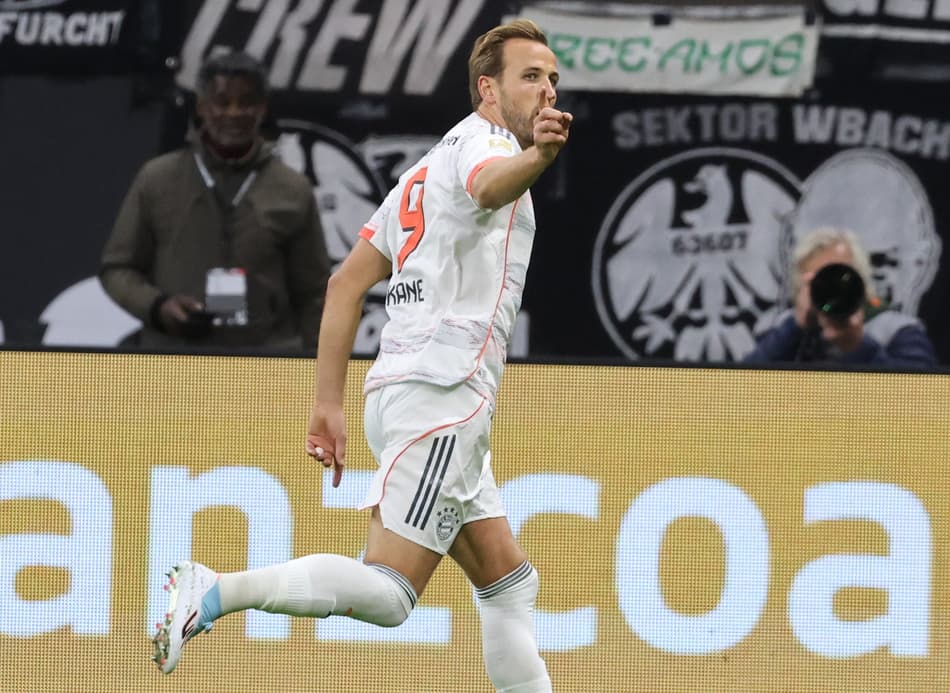 Harry Kane comemora gol marcado pelo Bayern sobre o Frankfurt, pela Bundesliga