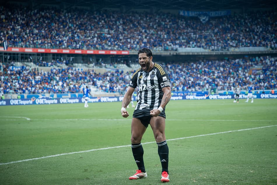 Hulk comemora gol diante do Cruzeiro (Foto: Pedro Souza / Atlético)