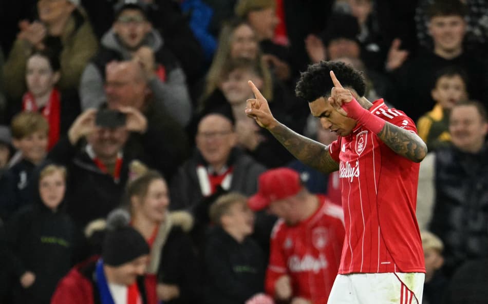 Igor Jesus comemorando o gol marcado na vitória do Nottingham Forest sobre o Porto (Foto: Oli Scarff/AFP)