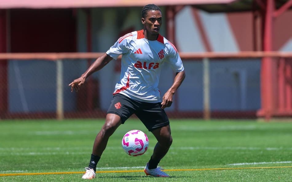 Benjamin Arhin, meio-campista ganês do Internacional