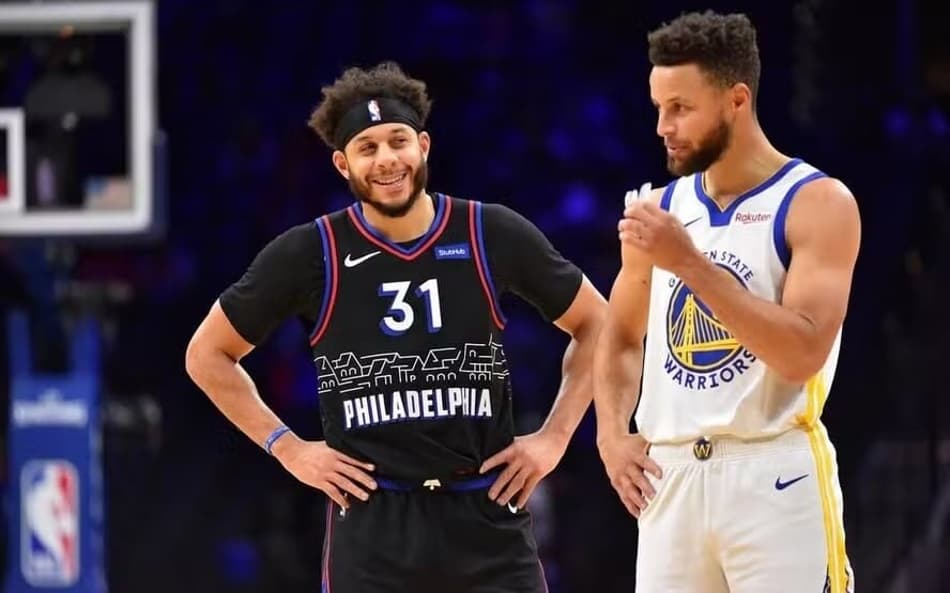 Irmãos Seth e Stephen Curry jogando pela NBA (Foto: Reprodução/@sdotcurry)